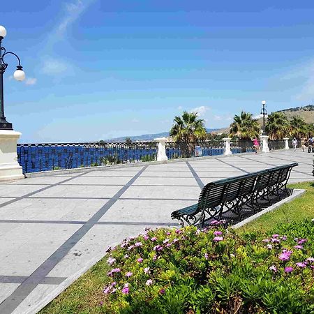76 Avenue Suites Wi-Fi - Shuttle Ρέτζιο ντι Καλάμπρια Εξωτερικό φωτογραφία