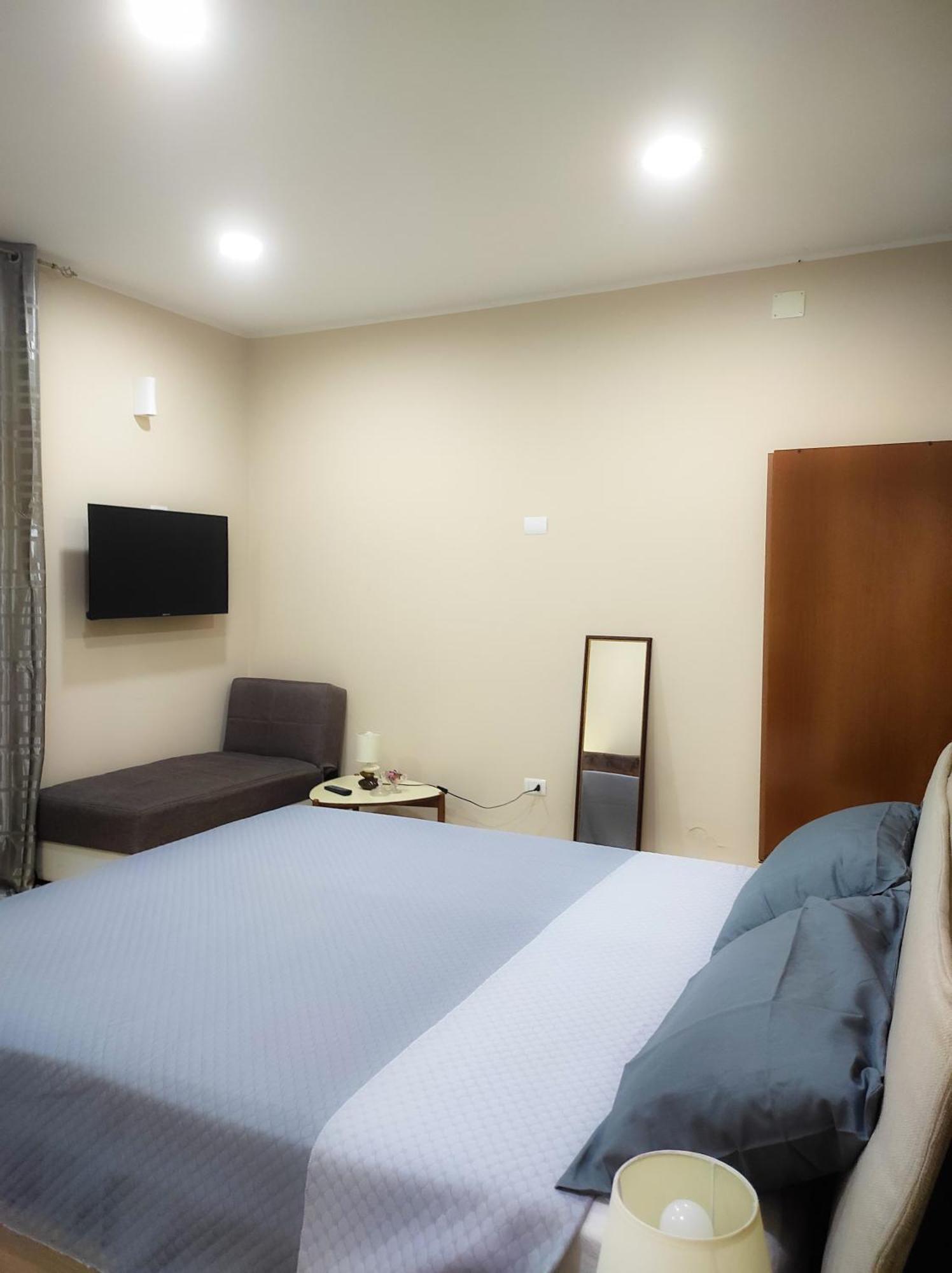 76 Avenue Suites Wi-Fi - Shuttle Ρέτζιο ντι Καλάμπρια Εξωτερικό φωτογραφία
