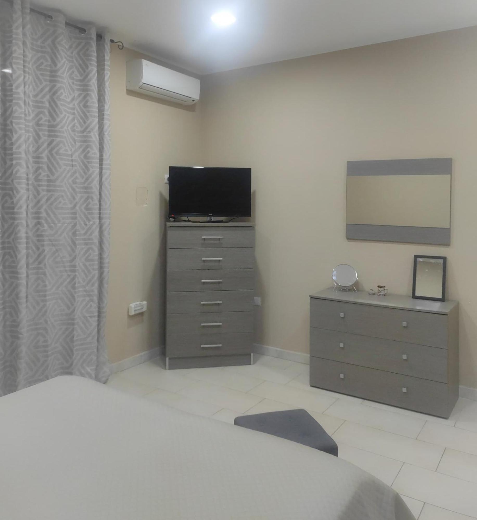 76 Avenue Suites Wi-Fi - Shuttle Ρέτζιο ντι Καλάμπρια Εξωτερικό φωτογραφία